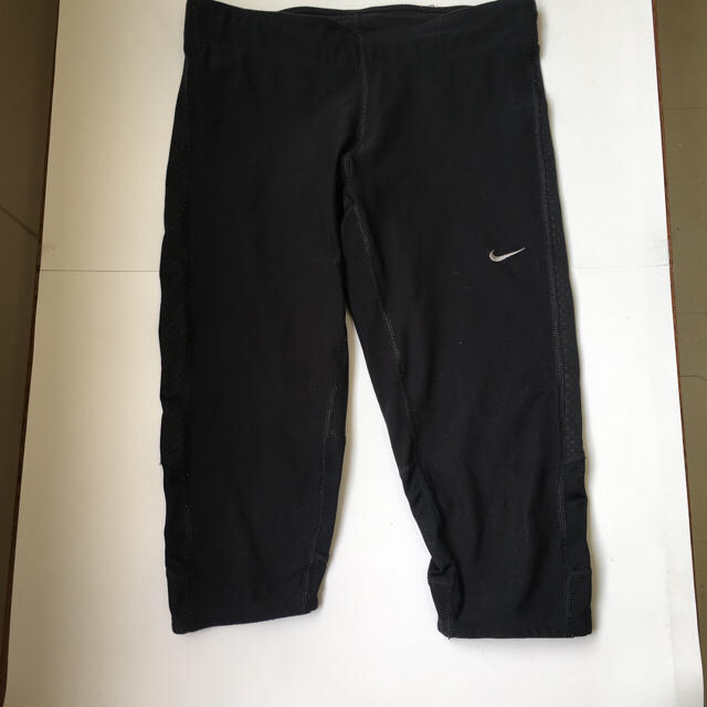 NIKE(ナイキ)の小さいサイズアメリカサイズXSナイキカプリタイツ着用感あり送料込300円  レディースのパンツ(クロップドパンツ)の商品写真