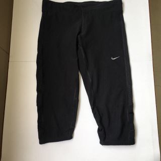 ナイキ(NIKE)の小さいサイズアメリカサイズXSナイキカプリタイツ着用感あり送料込300円 (クロップドパンツ)