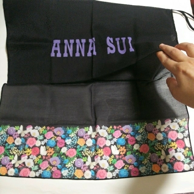 ANNA SUI(アナスイ)の専用【新品未使用】アナスイ フェイスカバー　ハンカチ セット シグニチャー柄　 コスメ/美容のコスメ/美容 その他(その他)の商品写真