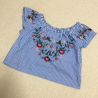 ザラ(ZARA)のzara ストライプ刺繍ブラウス(ブラウス)