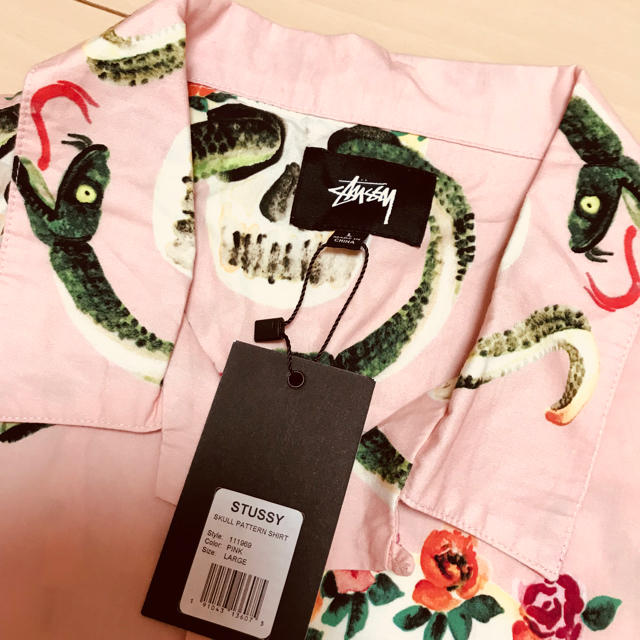 STUSSY(ステューシー)の隼さん専用 新品タグ付き stussy スカル シャツ ピンク サイズL メンズのトップス(シャツ)の商品写真