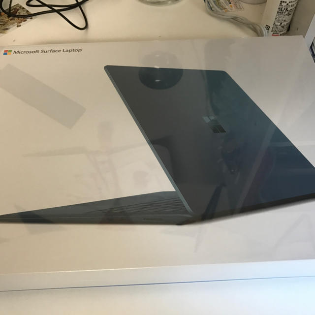 Microsoft(マイクロソフト)のSurface Laptop 13.5型 256GB・8GB 2018年モデル スマホ/家電/カメラのPC/タブレット(ノートPC)の商品写真