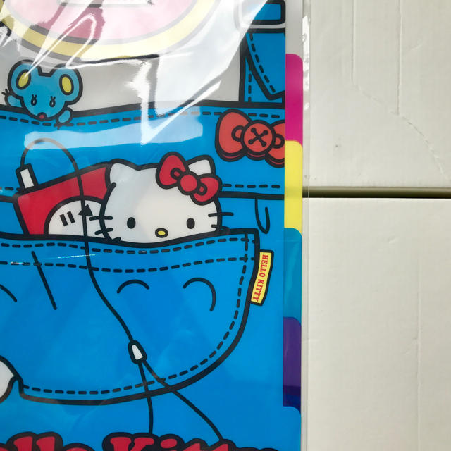 サンリオ(サンリオ)の【400円均一】Hello Kitty クリアファイル (サロペット) インテリア/住まい/日用品の文房具(ファイル/バインダー)の商品写真