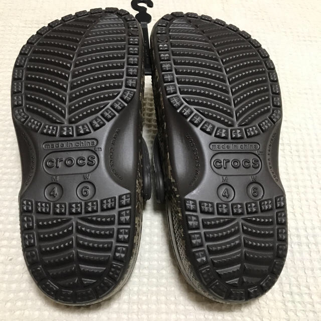 crocs(クロックス)のクロックス classic leopard  キッズ/ベビー/マタニティのキッズ靴/シューズ(15cm~)(サンダル)の商品写真