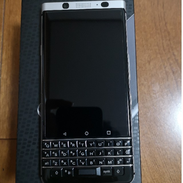 ANDROID(アンドロイド)のblackberry keyone（BBB-100-6）シルバー スマホ/家電/カメラのスマートフォン/携帯電話(スマートフォン本体)の商品写真