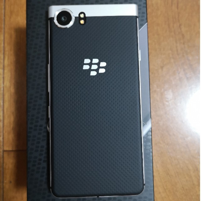 ANDROID(アンドロイド)のblackberry keyone（BBB-100-6）シルバー スマホ/家電/カメラのスマートフォン/携帯電話(スマートフォン本体)の商品写真