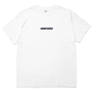 アンディフィーテッド(UNDEFEATED)のUNDEFEATED HOLOGRAPHIC LOGO TEE 白 M(Tシャツ/カットソー(半袖/袖なし))