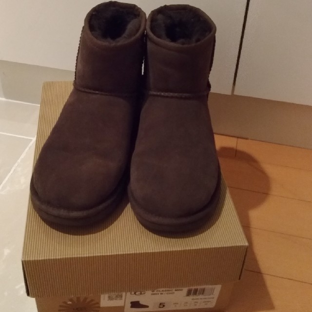 UGG クラシックミニ　チョコレート