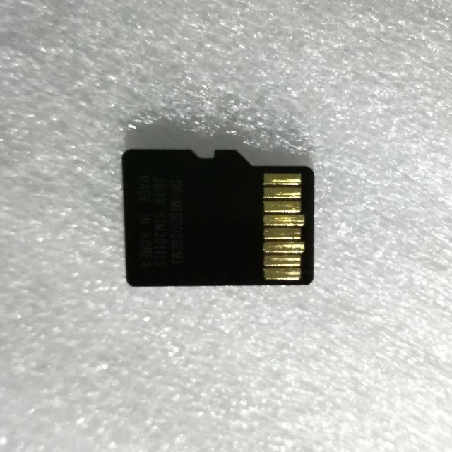 マイクロSDカード(2GB)　Dream Flash  スマホ/家電/カメラのカメラ(コンパクトデジタルカメラ)の商品写真