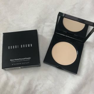 ボビイブラウン(BOBBI BROWN)のBOBBI BROWN ボビィブラウン シアーフィニッシュプレストパウダー 01(フェイスパウダー)