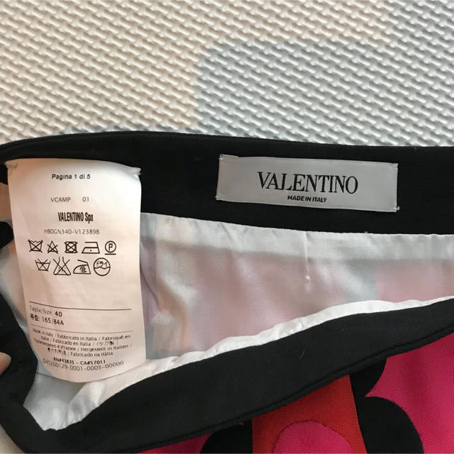 VALENTINO(ヴァレンティノ)のVALENTINO スカート レディースのスカート(ひざ丈スカート)の商品写真
