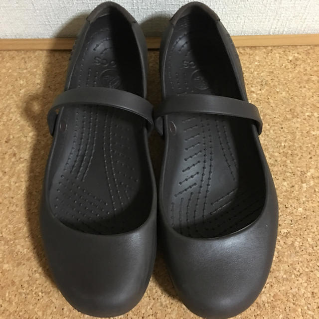 crocs(クロックス)のクロックス アリスワーク W9 モカ レディースの靴/シューズ(サンダル)の商品写真