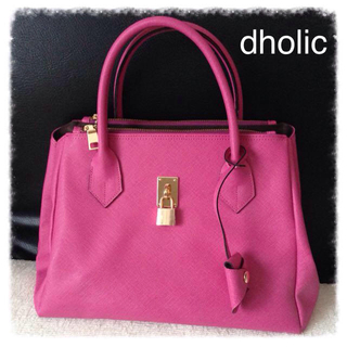 ディーホリック(dholic)のdholic ショルダーバッグ pink(ハンドバッグ)