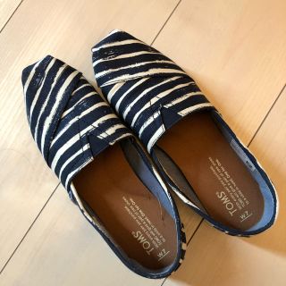 トムズ(TOMS)の美品 TOMS トムス レディース ネイビーボーダー(スリッポン/モカシン)