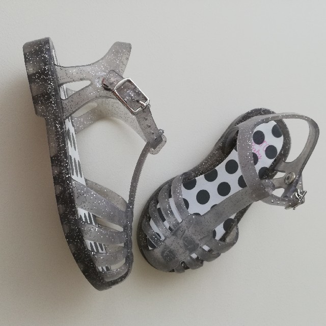 ZARA KIDS(ザラキッズ)のzara グリッタープールサンダル　女の子サンダル キッズ/ベビー/マタニティのベビー靴/シューズ(~14cm)(サンダル)の商品写真