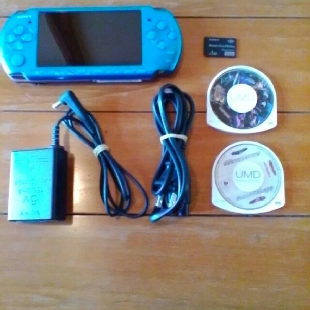 PlayStation Portable(プレイステーションポータブル)のpsp3000 エンタメ/ホビーのゲームソフト/ゲーム機本体(携帯用ゲーム機本体)の商品写真