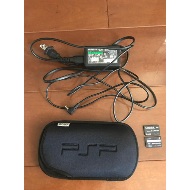 PlayStation Portable(プレイステーションポータブル)のプレーステーションポータブル本体 エンタメ/ホビーのゲームソフト/ゲーム機本体(携帯用ゲーム機本体)の商品写真