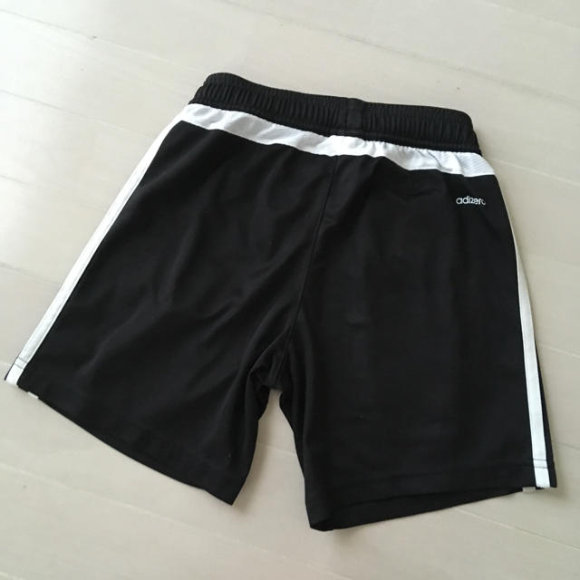 adidas(アディダス)の8月11日のみ。こあーちゃむ様専用】adidas ジュニア パンツ 【130】黒 キッズ/ベビー/マタニティのキッズ服男の子用(90cm~)(パンツ/スパッツ)の商品写真