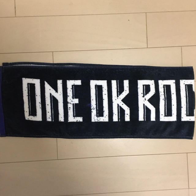 ONE OK ROCK(ワンオクロック)のワンオク タオル エンタメ/ホビーのタレントグッズ(ミュージシャン)の商品写真