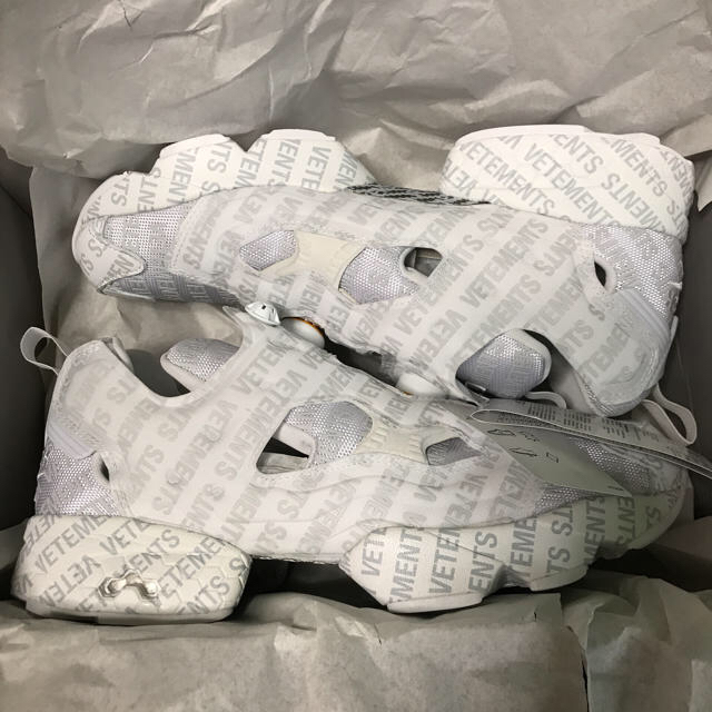 正規品 vetements reebok logo instapump fury メンズの靴/シューズ(スニーカー)の商品写真