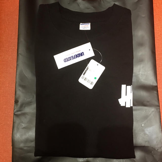 UNDEFEATED(アンディフィーテッド)のXL UNDEFEATED 18SS ICON LOGO TEE 黒 新品未使用 メンズのトップス(Tシャツ/カットソー(半袖/袖なし))の商品写真