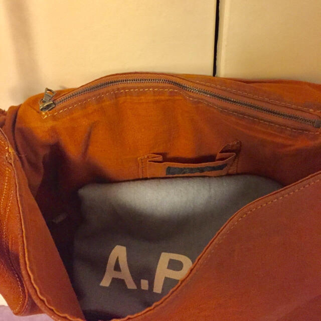 A.P.C(アーペーセー)のapc レザーショルダーバッグ レディースのバッグ(ショルダーバッグ)の商品写真