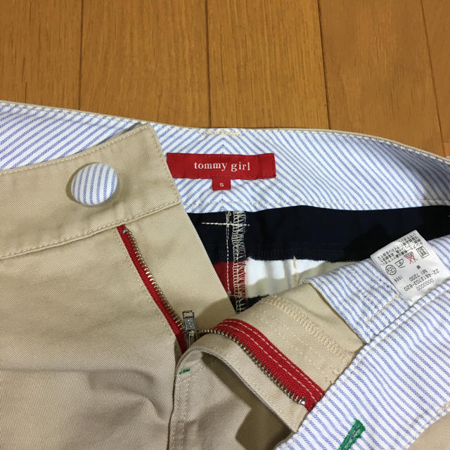 TOMMY HILFIGER(トミーヒルフィガー)のトミーヒルフィガー トミーガール ベージュ ダブルフリル ミニスカート S 美品 スポーツ/アウトドアのゴルフ(ウエア)の商品写真