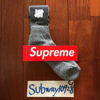 アンディフィーテッド(UNDEFEATED)の送料無料 UNDEFEATED HI SOCKS GREY 靴下(ソックス)