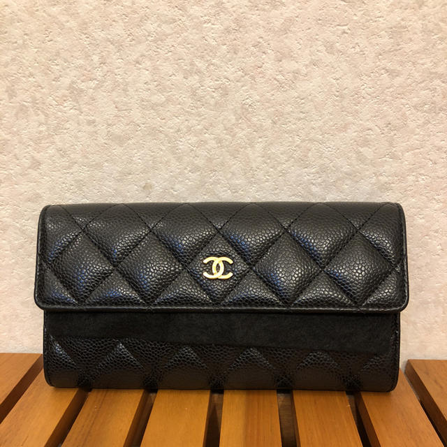 CHANEL(シャネル)のCHANEL 美品シャネルキャビアスキンゴールド金具 長財布 レディースのファッション小物(財布)の商品写真