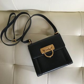 送料無料お得 Salvatore Ferragamo - フェラガモ ミニポシェット
