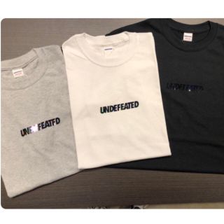 アンディフィーテッド(UNDEFEATED)のUNDEFEATED HOLOGRAPHIC LOGO S/S TEE(Tシャツ/カットソー(半袖/袖なし))