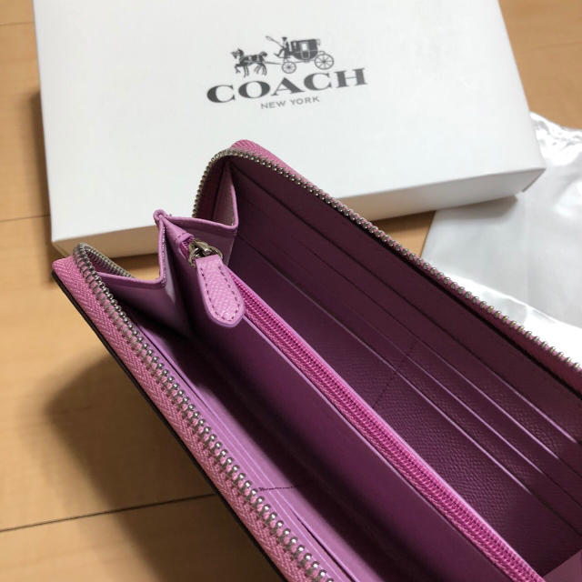 COACH(コーチ)のモフィ様専用  新品正規品！coachオシャレな長財布 レディースのファッション小物(財布)の商品写真