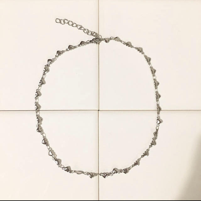 FOREVER 21(フォーエバートゥエンティーワン)のハート チョーカー ネックレス ハンドメイドのアクセサリー(ネックレス)の商品写真