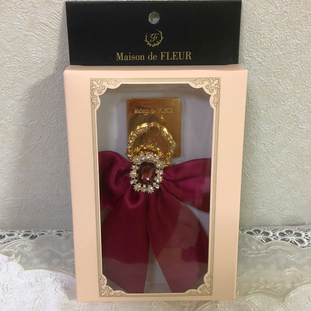 Maison de FLEUR(メゾンドフルール)のMaison de FLEUR  ビジューリボンスマホリング♡ラクマパック発送 スマホ/家電/カメラのスマホアクセサリー(その他)の商品写真