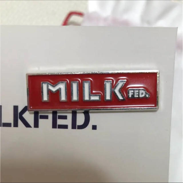 MILKFED.(ミルクフェド)のMILKFED. (ミルクフェド) バッジ エンタメ/ホビーのアニメグッズ(バッジ/ピンバッジ)の商品写真