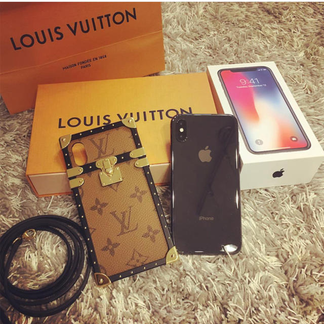 LOUIS VUITTON(ルイヴィトン)のルイヴィトン アイトランク モノグラムリバース iPhoneX スマホ/家電/カメラのスマホアクセサリー(iPhoneケース)の商品写真