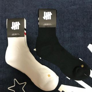 アンディフィーテッド(UNDEFEATED)のUNDEFEATED LongSocks 白 黒 ２個セット(ソックス)