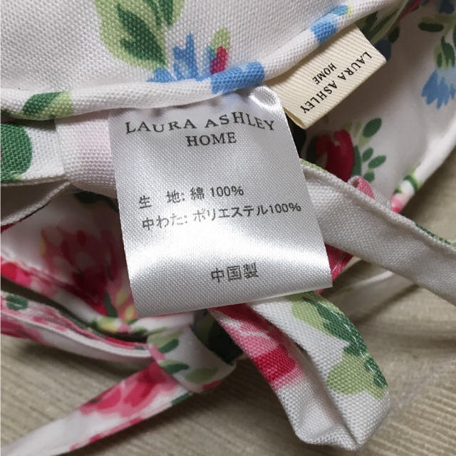 LAURA ASHLEY(ローラアシュレイ)のるー８７１様専用  ローラアシュレイ2Pシートクッション  4枚セット 新品 インテリア/住まい/日用品のインテリア小物(クッション)の商品写真