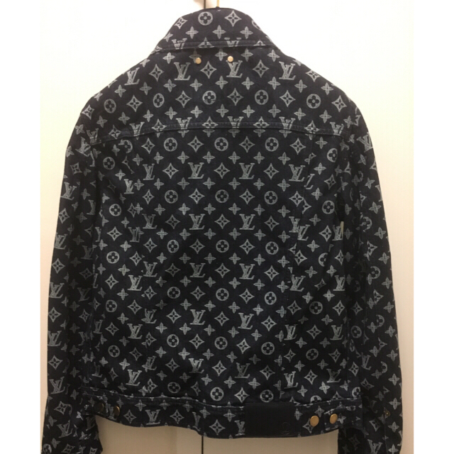 LOUIS VUITTON(ルイヴィトン)の新品  LV MONOGRAM DENIM JACKET メンズのジャケット/アウター(Gジャン/デニムジャケット)の商品写真