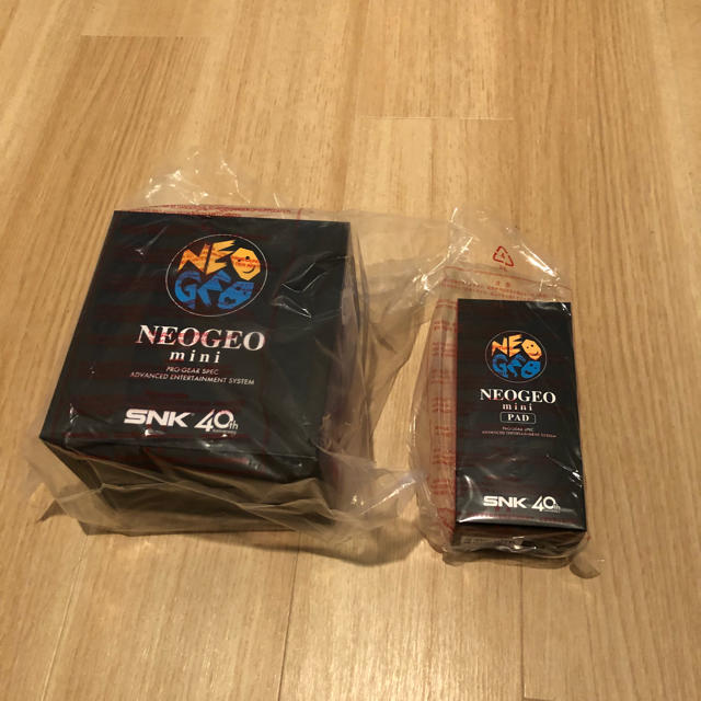 NEOGEO(ネオジオ)の新品 ネオジオミニ PAD黒セット エンタメ/ホビーのゲームソフト/ゲーム機本体(家庭用ゲーム機本体)の商品写真
