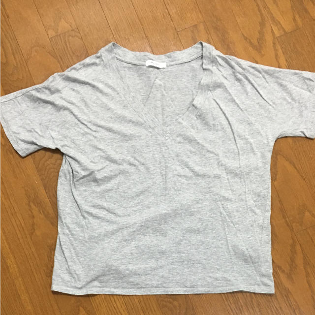 moussy(マウジー)のmoussyグレーTシャツ レディースのトップス(Tシャツ(半袖/袖なし))の商品写真