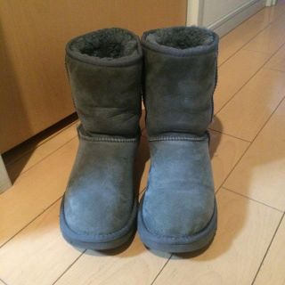 アグ(UGG)のUGGグレーショートムートンブーツ☆8(ブーツ)