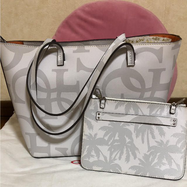 GUESS(ゲス)のGUESS トートバッグ レディースのバッグ(トートバッグ)の商品写真