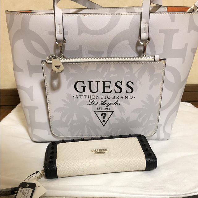 GUESS(ゲス)のGUESS トートバッグ レディースのバッグ(トートバッグ)の商品写真