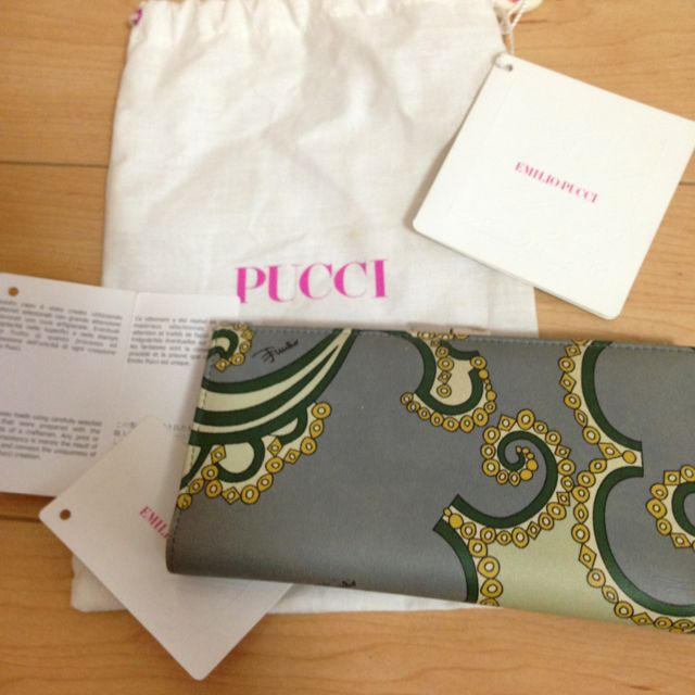 EMILIO PUCCI(エミリオプッチ)のめがねさん 1月6日までお取り置き レディースのファッション小物(財布)の商品写真