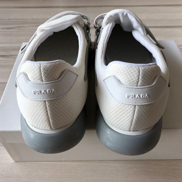 PRADA(プラダ)の取引中☆週末限定SALE☆【美品】PRADAスニーカー(クラウドバスト) レディースの靴/シューズ(スニーカー)の商品写真