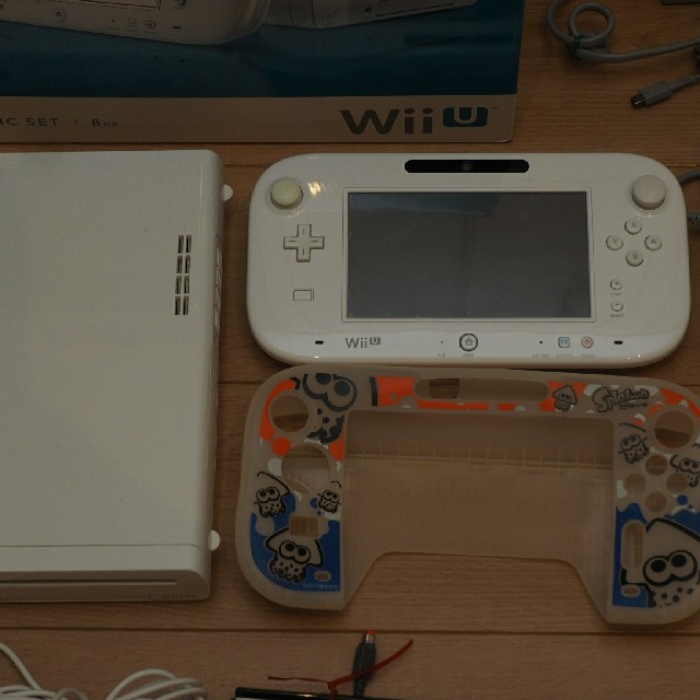 Wii U(ウィーユー)のWiiU BASICセット＋ソフト(WiiU,Wii)付属品多数 エンタメ/ホビーのゲームソフト/ゲーム機本体(家庭用ゲーム機本体)の商品写真