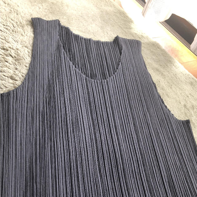 PLEATS PLEASE ISSEY MIYAKE(プリーツプリーズイッセイミヤケ)のお値下げ 美品 タンクトップ レディースのトップス(タンクトップ)の商品写真