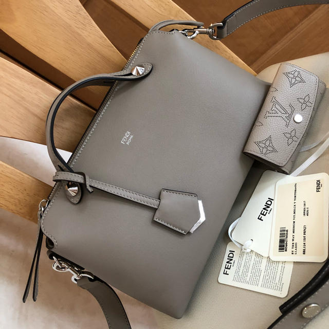 aaa様ご専用♡極美品 フェンディ バイザウェイ スモール グレージュ | フリマアプリ ラクマ aaa様ご専用♡極美品 フェンディ バイザウェイ スモール グレージュ | フリマアプリ ラクマ