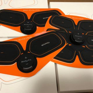 シックスパッド(SIXPAD)のSIXPAD AbsFit２×１・BodyFit２×２セット(トレーニング用品)